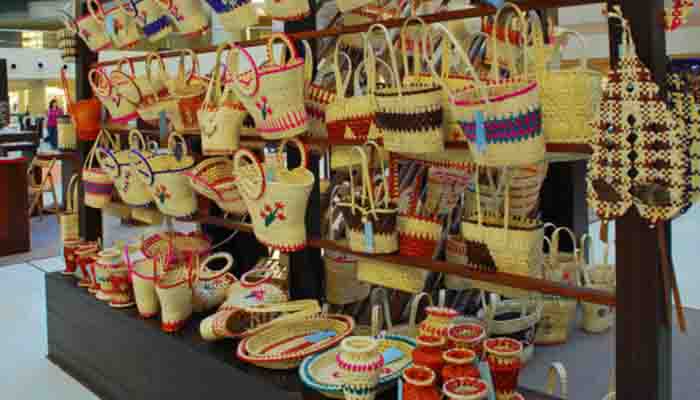 Explore Pinnawala Handicraft Stores