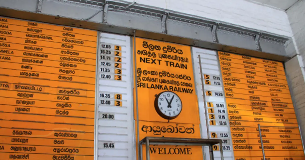Sri Lankan Transport Options for Foreigners : Learn how to navigate the island's extensive road, rail, and aviation network efficiently.