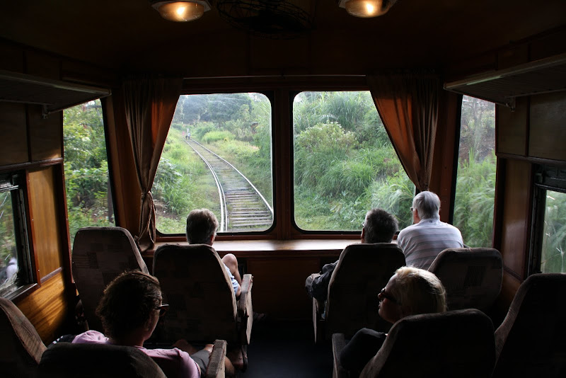 Sri Lankan Transport Options for Foreigners : Learn how to navigate the island's extensive road, rail, and aviation network efficiently.