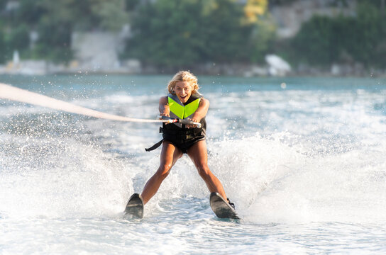 Discover the thrill of water sports in Sri Lanka! From surfing to snorkeling, explore the beauty of the Indian Ocean.